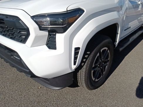 Used 2025 Toyota Tacoma TRD Sport image 9