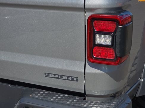 Used 2020 Jeep Gladiator Sport w/ Quick Order Package 24S AWD/4WD image 34