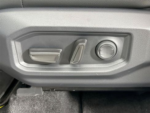 Used 2022 Toyota Tundra SR5 w/ SR5 Premium Package RWD image 27