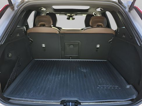 Used 2022 Volvo XC60 B6 Inscription w/ Advanced Package image 29