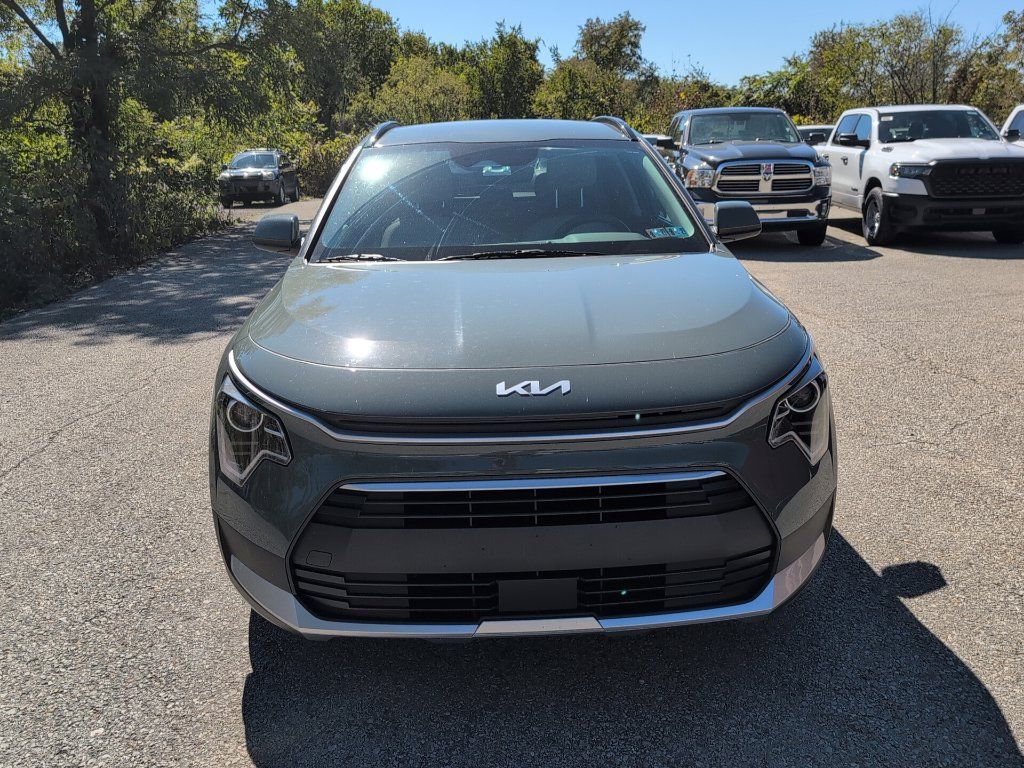 Used 2024 Kia Niro EX FWD image 2