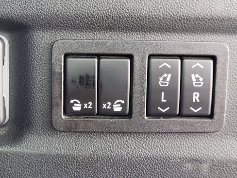 Used 2023 Chevrolet Suburban Premier AWD/4WD image 35