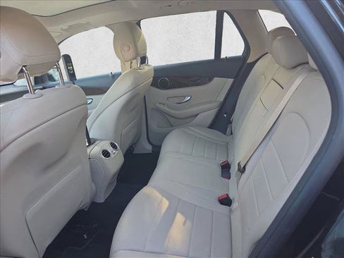 Used 2017 Mercedes-Benz GLC 300 4MATIC image 10