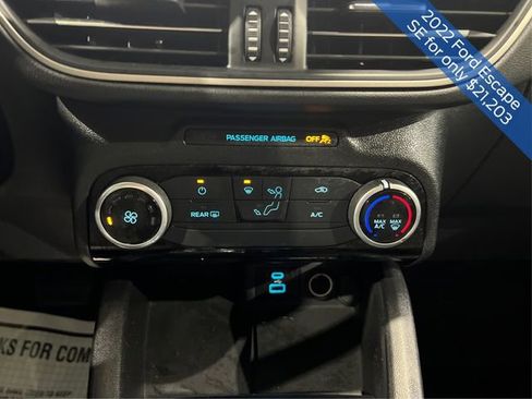 Used 2022 Ford Escape SE image 21