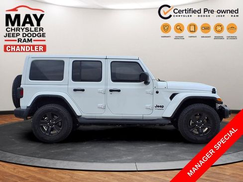Used 2022 Jeep Wrangler Unlimited Sahara AWD/4WD image 2