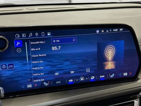 Used 2025 Chevrolet Traverse LT image 21