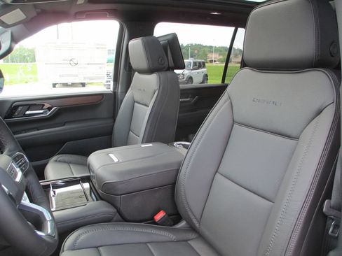 New 2026 GMC Yukon XL Denali w/ Denali Reserve Package AWD/4WD image 12