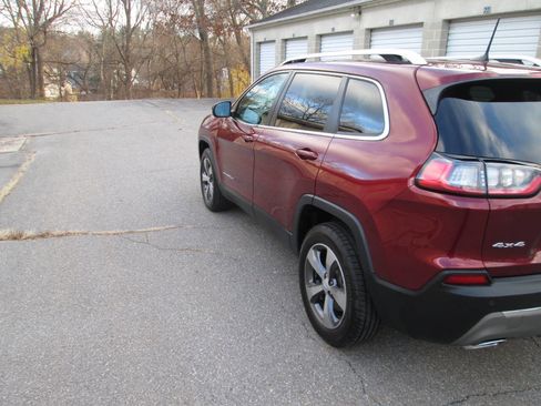 Used 2019 Jeep Cherokee Limited image 8