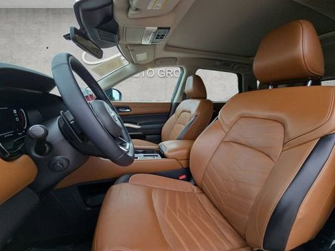 Used 2024 Nissan Pathfinder Platinum FWD image 19