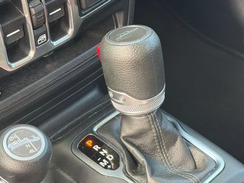 Used 2021 Jeep Gladiator Overland AWD/4WD image 23