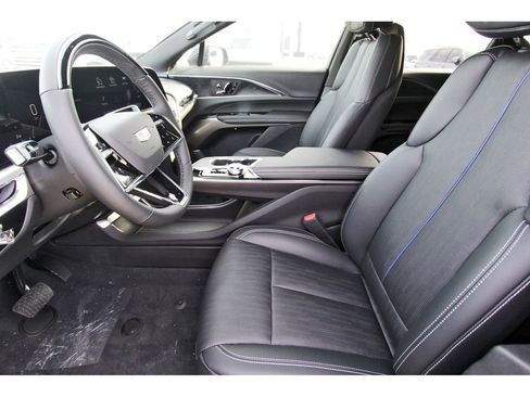 New 2026 Cadillac Lyriq Luxury image 6