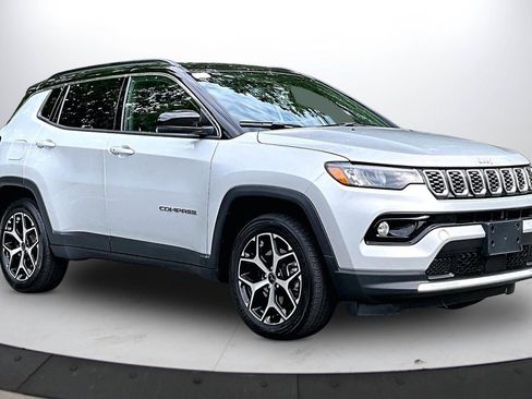 Used 2025 Jeep Compass Limited AWD/4WD image 2