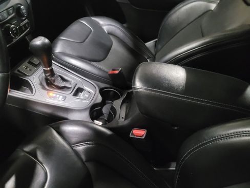 Used 2019 Jeep Cherokee Latitude Plus image 22