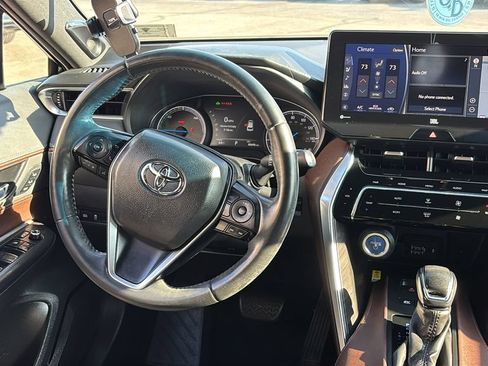 Used 2021 Toyota Venza XLE w/ Softex Package AWD/4WD image 6