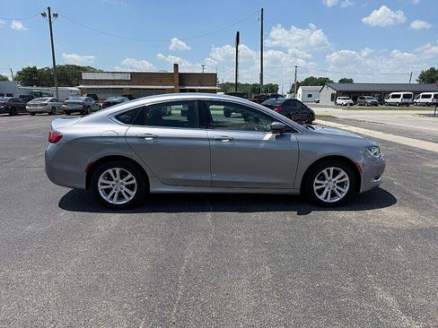 Used 2016 Chrysler 200 Limited FWD image 9