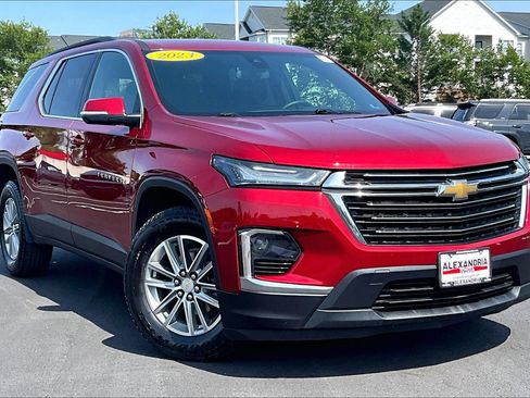 Used 2023 Chevrolet Traverse LT FWD image 2