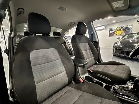 Used 2017 Kia Forte S FWD image 17