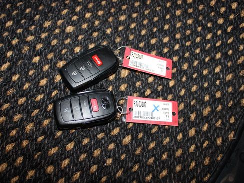 Used 2023 Toyota Corolla SE w/ SE Premium Package FWD image 30