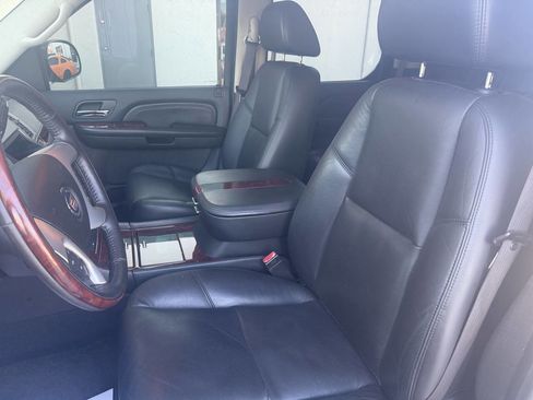 Used 2009 Cadillac Escalade AWD image 10