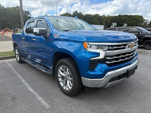 Used 2022 Chevrolet Silverado 1500 LTZ w/ LTZ Premium Package AWD/4WD image 3