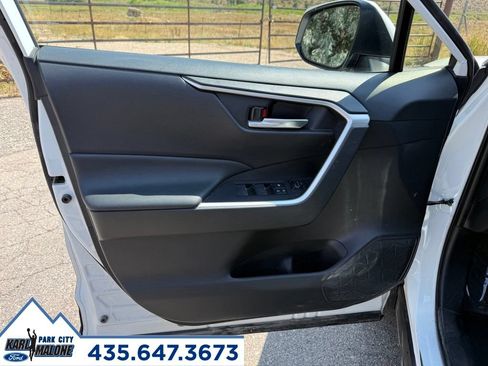 Used 2025 Toyota RAV4 SE AWD/4WD image 12