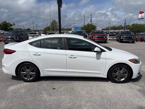 Used 2017 Hyundai Elantra SE image 7