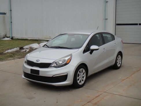 Used 2017 Kia Rio LX image 2