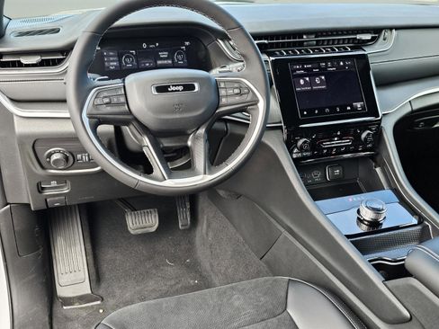 New 2025 Jeep Grand Cherokee L Altitude image 34