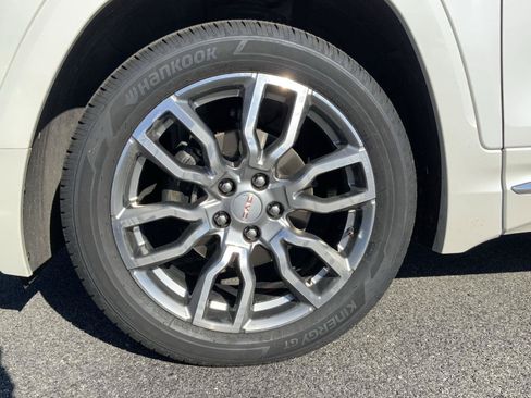 Used 2024 GMC Terrain Denali w/ Denali Premium Package AWD/4WD image 19