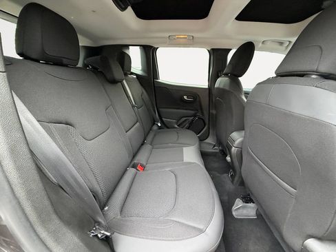 Used 2018 Jeep Renegade Altitude w/ Popular Equipment Group FWD image 13