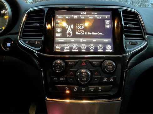 Used 2022 Jeep Grand Cherokee Laredo X image 14