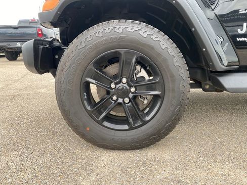 Used 2022 Jeep Wrangler Unlimited Sahara w/ Cold Weather Group AWD/4WD image 30