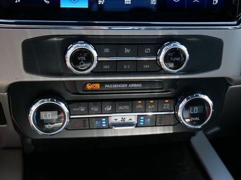 Used 2022 Ford F350 Lariat w/ Lariat Ultimate Package AWD/4WD image 23