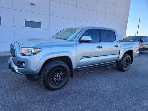 Used 2022 Toyota Tacoma SR5 image 2