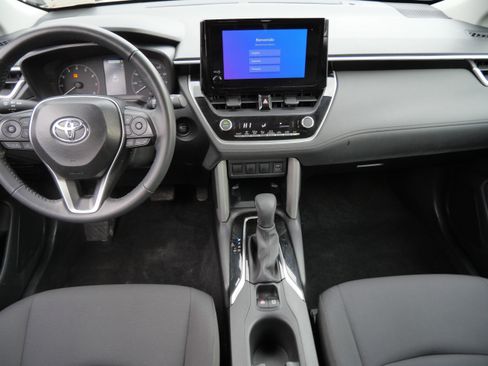 Certified 2025 Toyota Corolla Cross LE image 11