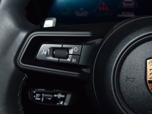 Certified 2025 Porsche Cayenne image 12