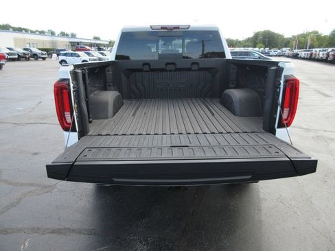 Certified 2022 GMC Sierra 1500 AT4 w/ AT4 Premium Package AWD/4WD image 8