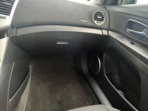 Used 2016 Chevrolet Cruze LT w/ Sun And Sound Package FWD image 27