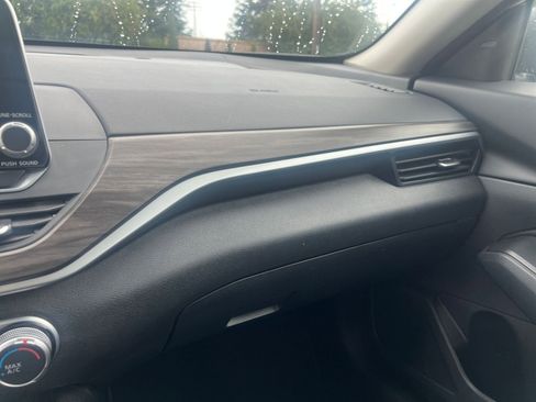 Used 2025 Nissan Altima 2.5 SV image 30