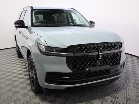 New 2026 Lincoln Navigator Reserve AWD/4WD image 9