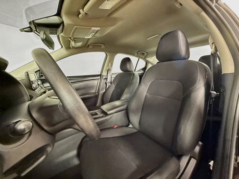 Used 2024 Nissan Sentra S FWD image 24