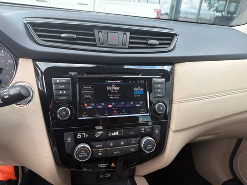 Used 2020 Nissan Rogue SL w/ Premium Package AWD/4WD image 3