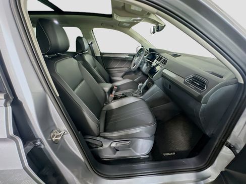 Used 2024 Volkswagen Tiguan SE FWD image 34