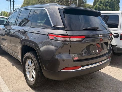 Used 2023 Jeep Grand Cherokee Laredo AWD/4WD image 4