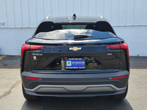 New 2025 Chevrolet Blazer EV LT image 4