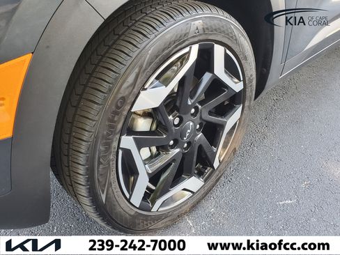 Used 2024 Kia Seltos SX w/ SX Sunroof Package image 7