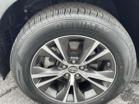 Used 2019 Toyota Highlander LE image 8