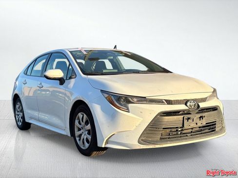 Used 2023 Toyota Corolla LE FWD image 2