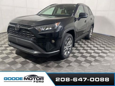 Used 2021 Toyota RAV4 XLE Premium AWD/4WD image 4
