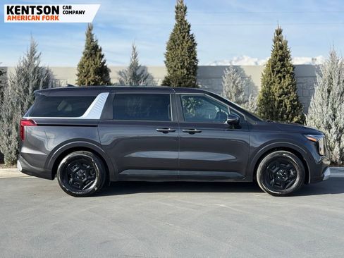 Used 2025 Kia Carnival image 11